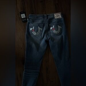 Jennie curvy mid rise super skinny pink stitching.  I LOVE TRUE RELIGION ON BACK